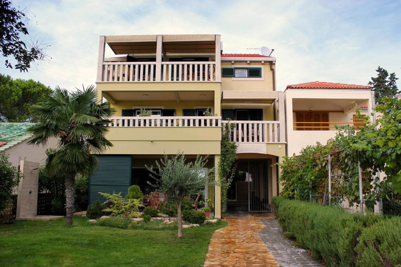 Apartments Petra I Karlo Туран Екстериор снимка