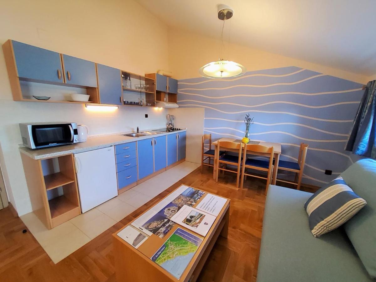 Apartments Petra I Karlo Туран Екстериор снимка