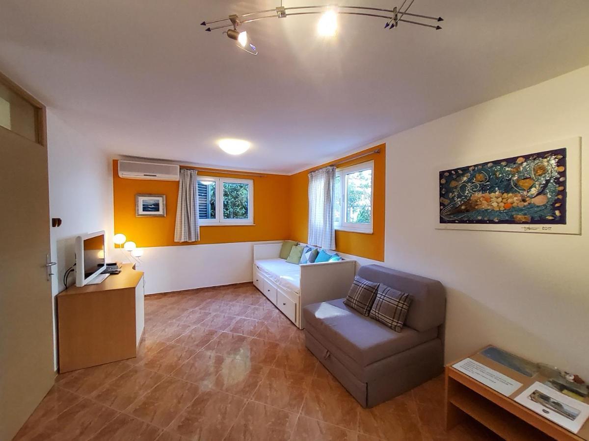 Apartments Petra I Karlo Туран Стая снимка