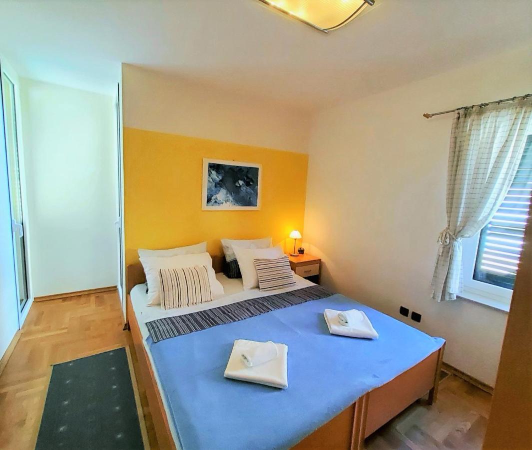 Apartments Petra I Karlo Туран Стая снимка