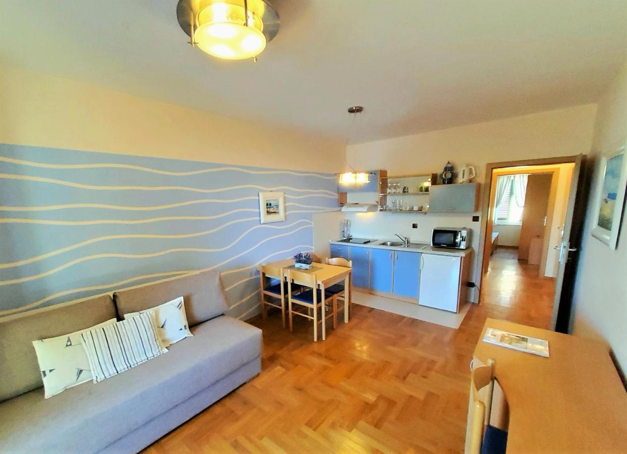 Apartments Petra I Karlo Туран Стая снимка