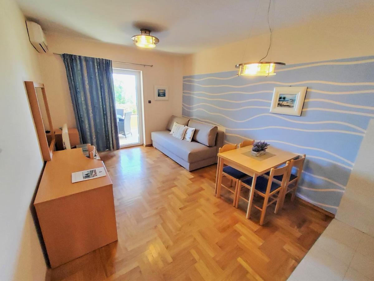 Apartments Petra I Karlo Туран Екстериор снимка