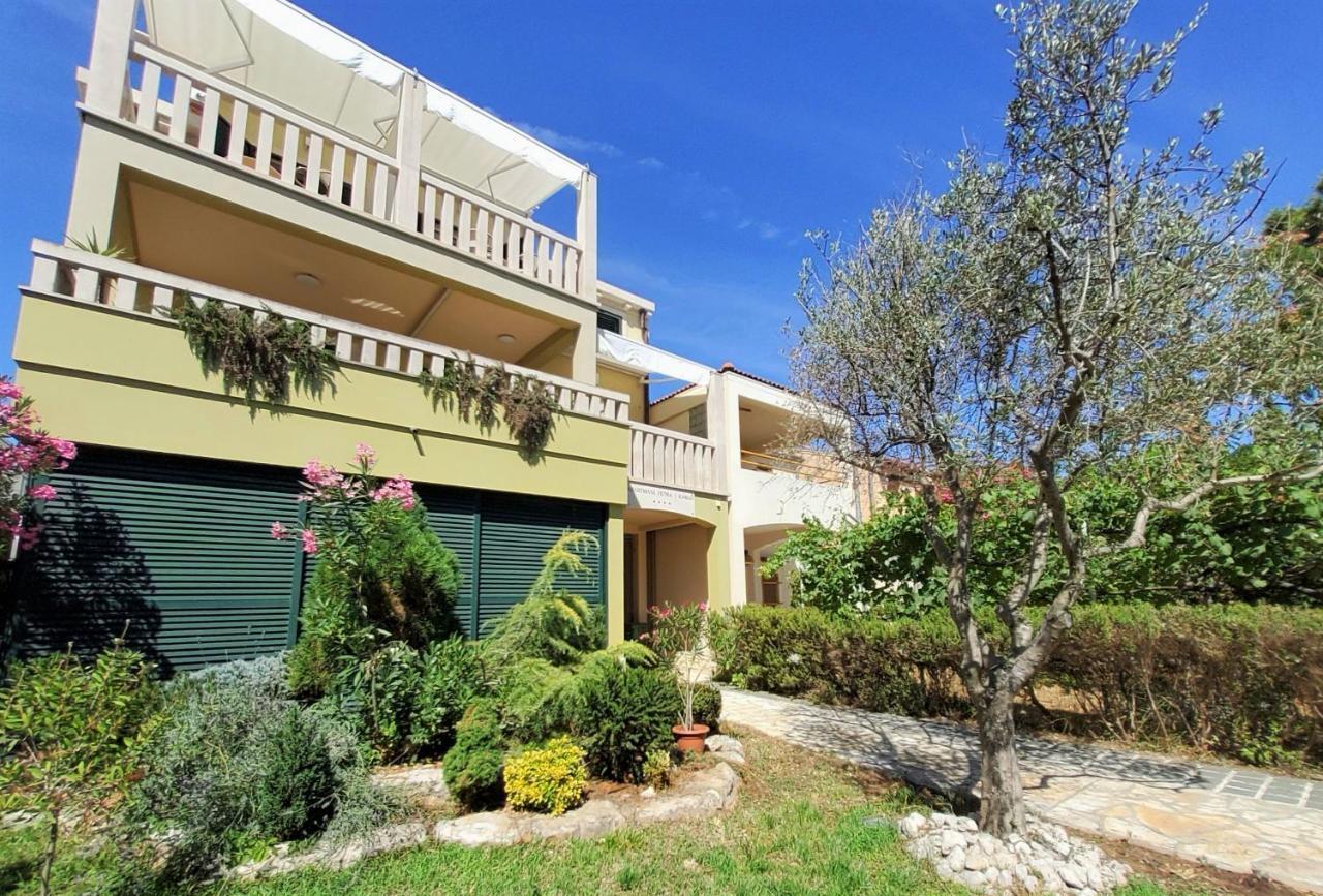 Apartments Petra I Karlo Туран Екстериор снимка