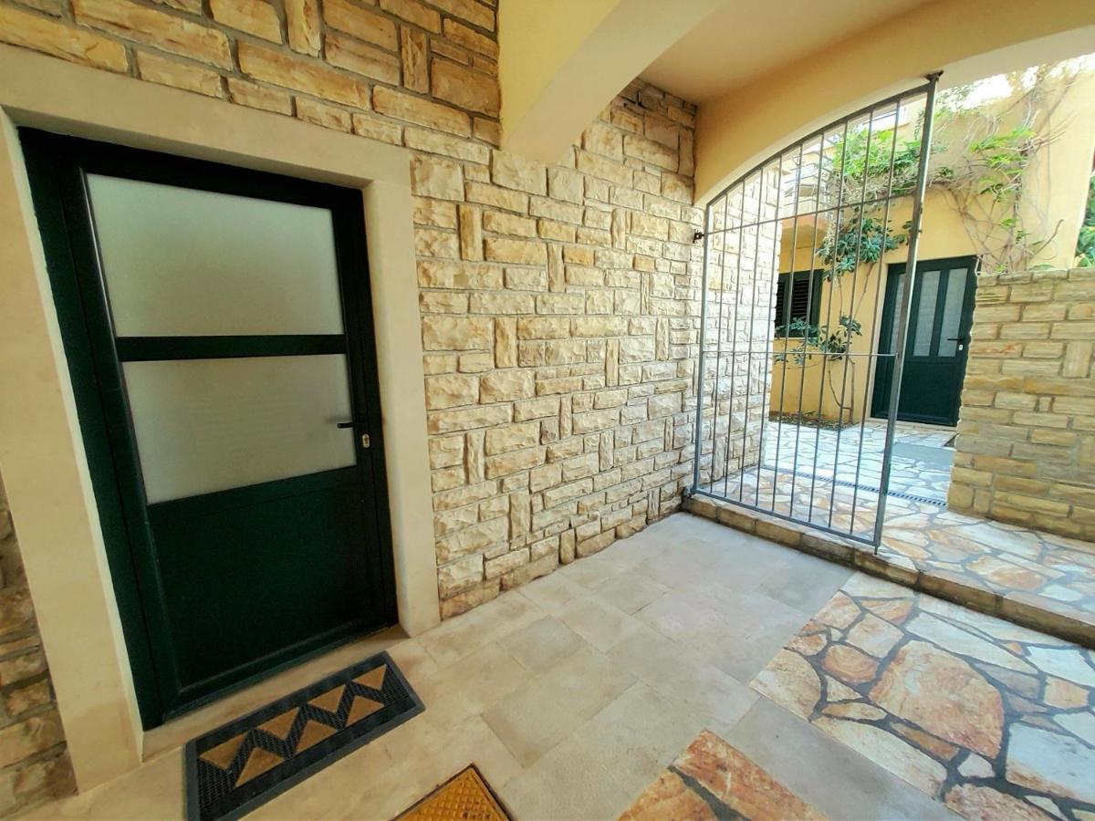 Apartments Petra I Karlo Туран Екстериор снимка
