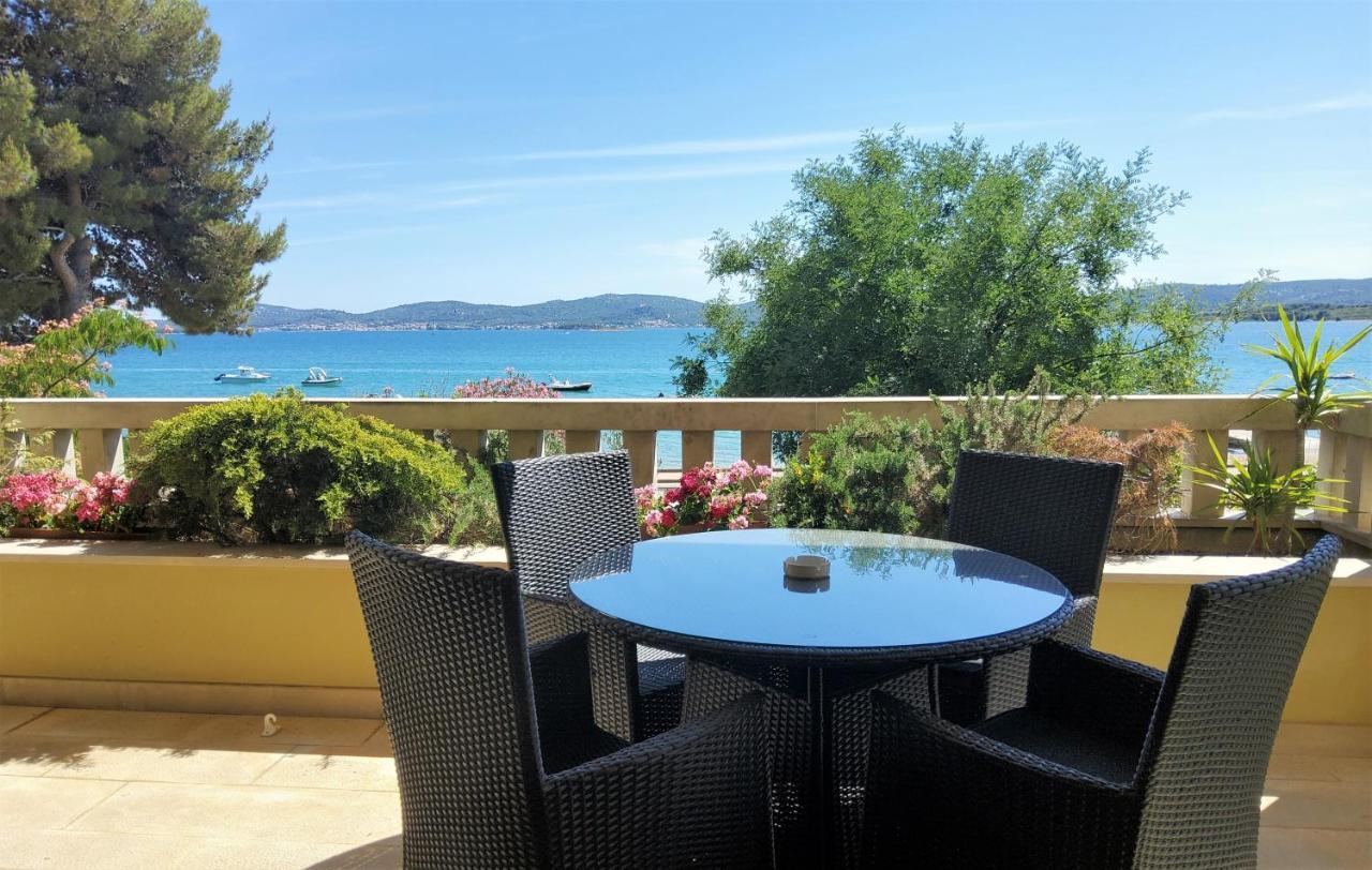 Apartments Petra I Karlo Туран Екстериор снимка