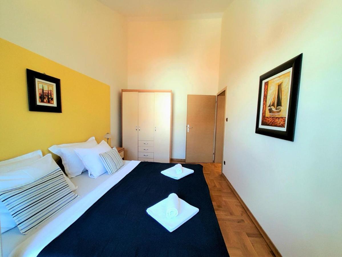Apartments Petra I Karlo Туран Екстериор снимка