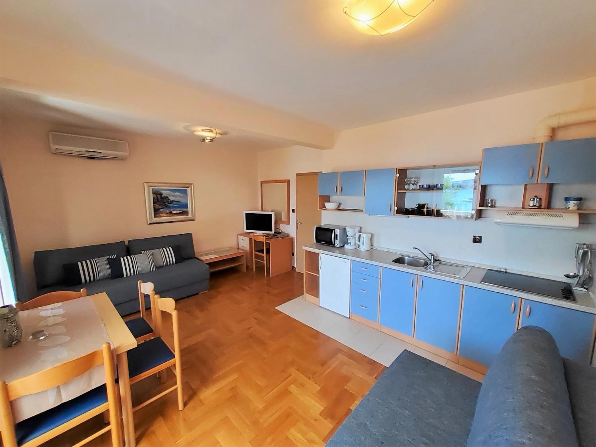 Apartments Petra I Karlo Туран Стая снимка