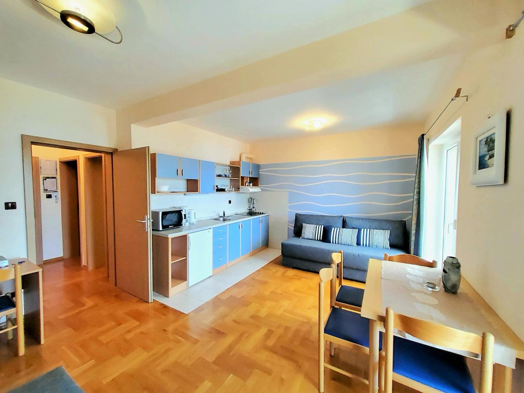 Apartments Petra I Karlo Туран Стая снимка
