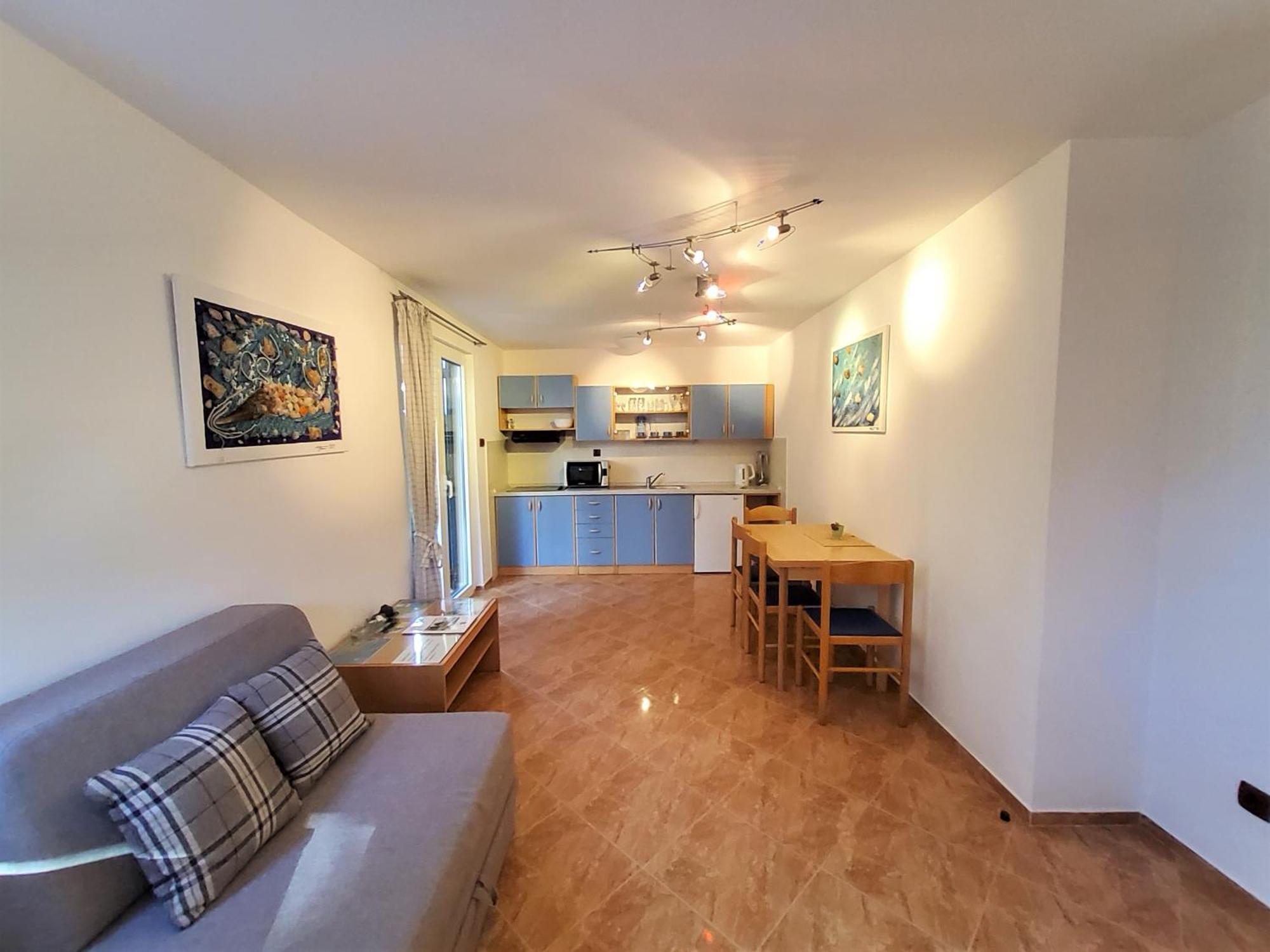 Apartments Petra I Karlo Туран Стая снимка