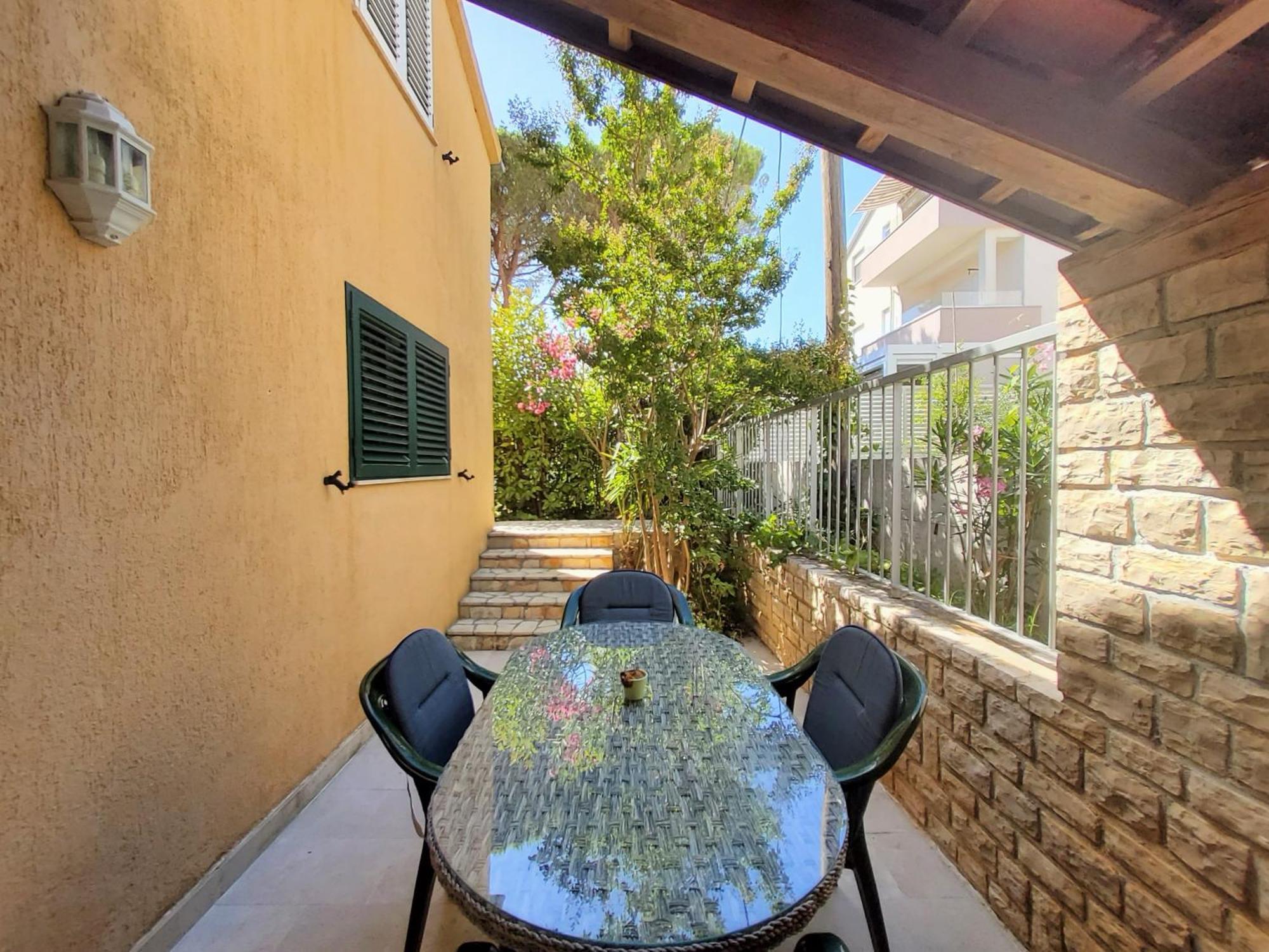 Apartments Petra I Karlo Туран Стая снимка